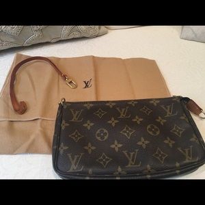 Authentic Louis Vuitton pochette